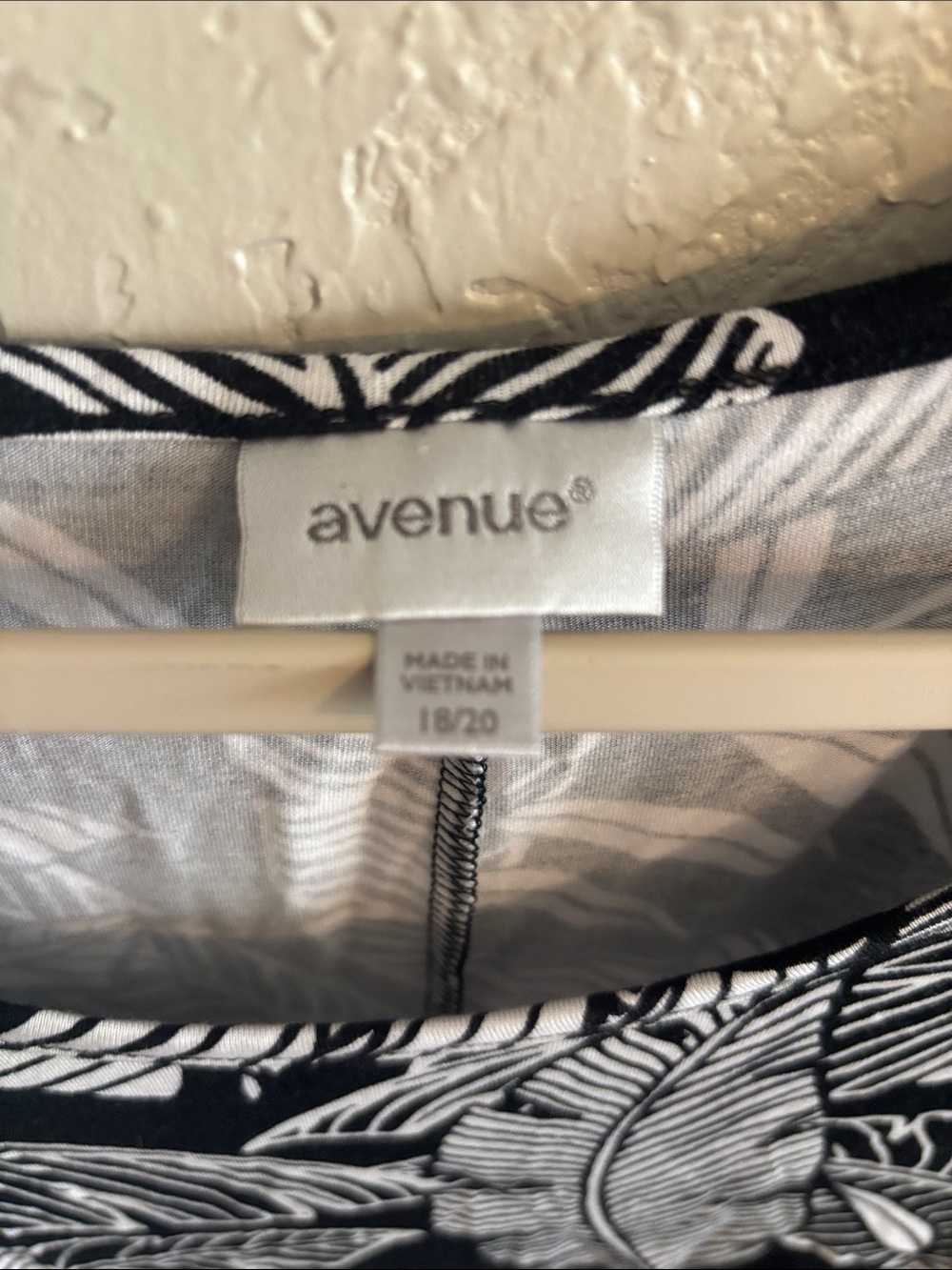 Avenue Black & White Leaf-Print Maxi Dress - Picture 2 of 12
